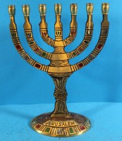 Los 15000 <br>7-armiger Messingleuchter, tw. emailliert, beschriftet "Jerusalem" und "Holy Land", H-22 cm, B-16 cm