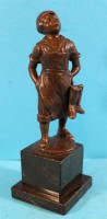 Auktion 341 / Los 15006 <br>Hermann EICHBERG (act.c.1900), Bronze, Mädchen mit Stiefeln, H-13 cm