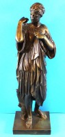 Auktion 341 / Los 15009 <br>John WALZ (1844-?)  "Artemis", nach der Marmorstatue "Diana Gabii", von Praxiteles, verso signiert