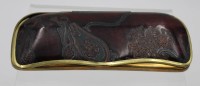 Los 15012 <br>schöne Brillen-Etui, Messing mit geprägtem Leder bezogen, Etikett "Reinhold Kühn", L-16,5cm.