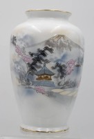 Auktion 341 / Los 15500 <br>Vase, Japan, Landschaftsdekor, gemarkt, H-24cm.