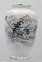 Los 15500 <br>Vase, Japan, Landschaftsdekor, gemarkt, H-24cm.
