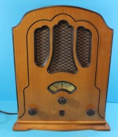 Auktion 341 / Los 16000 <br>Phillips Nostalgieradio, limitierte Auflage, dis Nr. n4561/9999, fuktionstüchtig, H-40 cm, B-35 cm