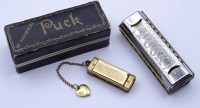 Auktion 341 / Los 16001 <br>Zwei kl. Mundharmonikas, 1x Hohner, 1x Hohner Puck