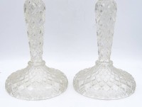 Auktion 341 / Los 10013 <br>Paar hohe Pressglas-Leuchter, H-23 cm