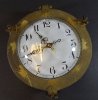 Auktion 341 / Los 2024 <br>Quarz-Wanduhr in massiven Messing-Bullaugen-Rahmen,D-29 cm, 5,2 kg