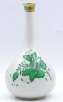 Los 8030 <br>kl. "Herend" Keulenvase, Apponyi grün, H-13 cm