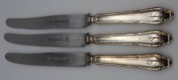 Auktion 341 / Los 11046 <br>3x grosse Messer mit Silbergriffen-800-, L-25,3 cm, Monogramm "S", guter Zustand
