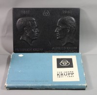 Los 15018 <br>Eisengussplatte, 150 Jahre Krupp, Entw. Jean Sprenger, 1961, orig. Schachtel, ca. 16 x 22cm.