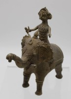 Auktion 341 / Los 15517 <br>indischer Tempelelefant mit Reiter, wohl Bronze, älter, ca. H-17cm