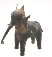 Los 15519 <br>Tempelelefant, wohl Indien, älter, Bronze/Messing?, H-13,5cm