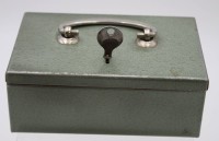 Los 15022 <br>Geldkassette, Schlüssel anbei, ca. H-7,9cm B-16cm T-10cm.