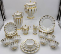 Los 8042 <br>Kaffee-/Teeservice für 8 Personen, Fürstenberg, Greque Athena, Kaffeekanne, Teekanne, Milch und Zucker 8 kompl. Gedecke, Kaffee H-25cm Tassen H-6cm.