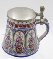 Los 9005 <br>Bierkrug mit bäuerl. Bemalung, Zinndeckel mit Gravur, H-15,5cm.