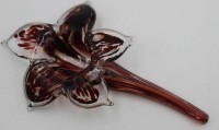 Los 10020 <br>Tischblüte, Kunstglas, L-21cm.