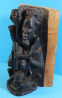 Auktion 341 / Los 15030 <br>afrikan. Holzschnitzerei, 2-farbig, ca. 20x11 cm