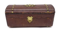 Los 15035 <br>Antike Schmuckschatulle aus Leder und Messing Montur , innen ausgelegt mit blauen Tuch , L. 19 cm , B.7 cm H. 9 cm