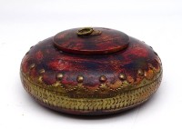 Los 15528 <br>Holzschatulle in Rund Form und Messingborte , Handarbeit Ø 16,5 cm H.6 cm