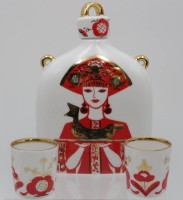 Los 8047 <br>Schnapsflasche mit 2 Bechern, St.Petersburg, Flasche H-17,2cm Becher H-4,6cm.