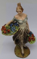 Los 9017 <br>Fayence-Figur "Gärtnerin mit 2 Blumenkörben" unleserl. signiert, Italy, minim. Farbabplatzer an Blüten, H-23,5 cm, 19.Jhd.