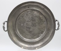 Los 15044 <br>Zinn-Schale, nach antikem Vorbild, beidseitig Handhaben, H-6cm D-29,4cm.