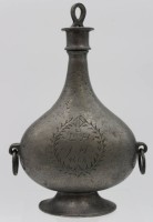 Los 15050 <br>Zinn-Flasche, mit Gravur "L H T H 1664", H-.25,8cm.