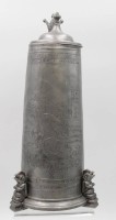Los 15052 <br>hoher Zinn-Krug, Darstellung des Hlg. Georg, beschriftet, monogrammiert und datiert 1633, H-37,8cm.