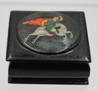 Los 15055 <br>kl. russ. Lack-Kasten, handbemalt, Reiterszene, H-3cm B-6,3cm.