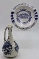 Los 9019 <br>Henkelvase und Werbeascher "Ritmeester", Delft, H-22,5cm D-21cm.