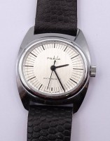 Los  <br>Herren Armbanduhr "Ruhla", mechanisch, Werk läuft, Gehäuse 34,9x33,4mm, Alters- und Gebrauchsspuren