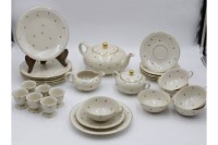 Los 8001 <br>Teeservice f&uuml;r 6 Personen, F&uuml;rstenberg, Streubl&uuml;mchen, 50er Jahre, 27 Teile, Teekern, 6x kompl. Gedecke sowie 6x Eierbecher, Kanne H-11,5cm Tasse H-4,2cm.