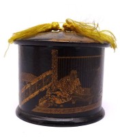 Los 15549 <br>runde Lackdose mit Schnur, aufwendig bemalt, H-5,5 cm, D-8 cm