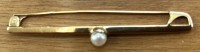 Auktion 341 / Los 1451 <br>feine Nadel mit Perle, Gold-585-, B-5 cm, 1,45 gr.