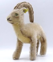 Los 12038 <br>Steinbock "Steiff", Knopf und Restfahne, H. 19cm