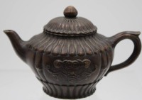 Los 15502 <br>kl. Zierkanne, China, Bronze, Reliefdekor, H-8cm.