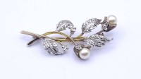 Auktion 342 / Los 1015 <br>Florale Silber Brosche mit Perlen, 8,4g., L. 5,5cm