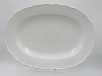 Auktion 342 / Los 8014 <br>ovale Platte, KPM Berlin, Weißporzellan, Form "Neuglatt", 1 Schleifstrich und div. Brandfehler, ca. 40,5 x 29,5cm.