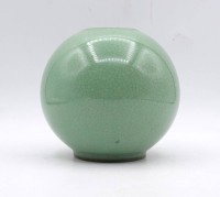 Auktion 342 / Los 8025 <br>grüne krakelierte Vase, "Rosenthal", H. 9,5cm