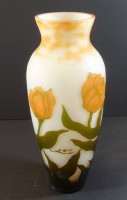 Vase im Jugendstil, bezeichnet "Gallè" ?? H-29 cm, wohl 2.H. 20.Jhd.,  gut erhalten, Handarbeit