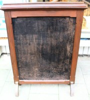 Auktion 342 / Los 14011 <br>Ofenplatte aus Metall in breitem Holzgestell, Altersspuren, 105x70 cm