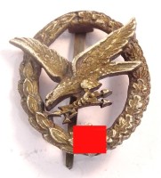 Auktion 342 / Los 7046 <br>Sammlernachlass: Fliegerschützenabzeichen mit Blitzbündel der Luftwaffe , unles. gepunzt , J M M E ? (ungeprüft) Maße: H. 5,3 cm B. 4,2 cm , 36,2 g