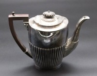 Kaffeekanne, England, versilbert, Holzgriff, Gebrauchsspuren, H-19,5cm.