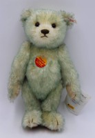 Auktion 342 / Los 12009 <br>Jahreszeiten-Teddy, Steiff, Hallo Frühling, kompl. ca. H-31cm.