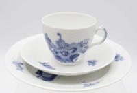 Auktion 345 / Los 8014 <br>Kaffeegedeck, Royal Copenhagen, blaue Blume, Tasse H-6,5cm.
