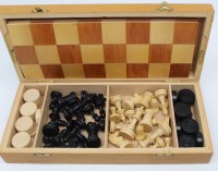 Auktion 342 / Los 15044 <br>Schach-und Mühlespiel in Holzkasten, faltbares Holz-Spielbrett, 27x27 cm, komplett