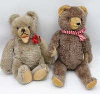 Auktion 342 / Los 12020 <br>2x div. gr. Teddybären, ohne Ident. , ca. H-42cm u. H-52cm.