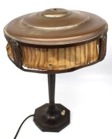 Auktion 342 / Los 16026 <br>Jugendstil-Tischlampe, , Lampenstoff mürbe, Porzellanschalter, Schraubmutter oben fehlt, H-41 cm