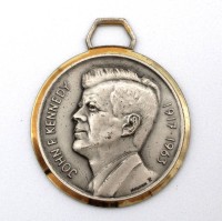 Auktion 342 / Los 6018 <br>John F. Kennedy 1917-1936 Gedenken Münze/Medaille, Huguenin Le Locle, Gewicht: 30 g. Ø 4,4 cm