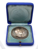 Auktion 342 / Los 6032 <br>Königreich Preußen, Silber-Gedenkprägung zur Silberhochzeit von Kaiser Wilhelm &amp; Augusta 1854, Gewicht: 61 g. Ø 5,3 cm.