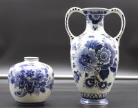 2x div. Vasen, Delfts Blau, Größte H-22,5cm.